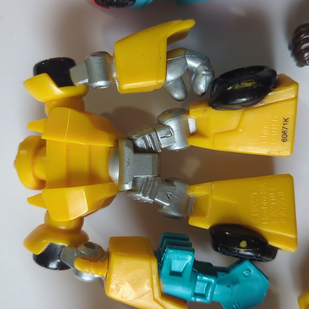 Lot Of 5 Transformers Rescue Bots Doc Green Cody Burns Bumblebee Heatwave Blades - Picture 12 of 15